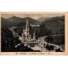 Carte postale ancienne Lourdes – La Basilique Notre-Dame du Rosaire et esplanade