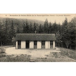Carte postale ancienne La Pierre-qui-Vire Yonne le premier monastère