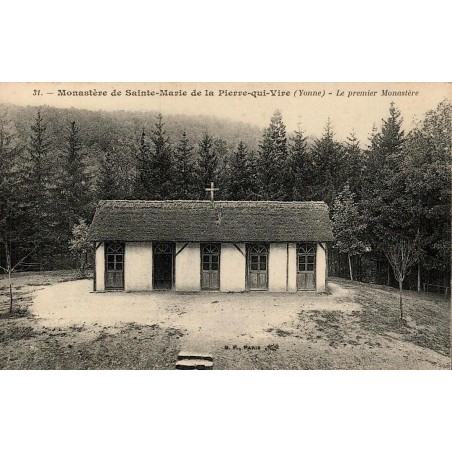 Carte postale ancienne La Pierre-qui-Vire Yonne le premier monastère