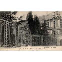 Carte postale ancienne Sens Yonne la grille de l'ancien Archevêché ensemble