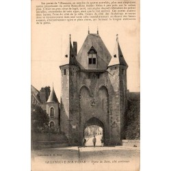 Carte postale ancienne Villeneuve-sur-Yonne Yonne Porte de Sens côté extérieur