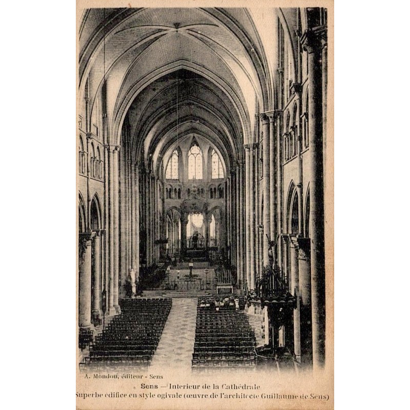 Carte postale ancienne Sens Yonne intérieur de la cathédrale Saint-Étienne