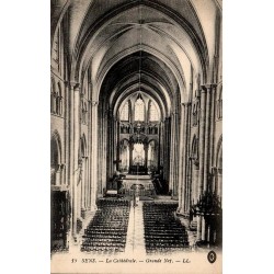 19 - SENS - La Cathédrale - Grande Nef. -- LL