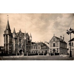 ETAMPES - L'Hôtel de Ville