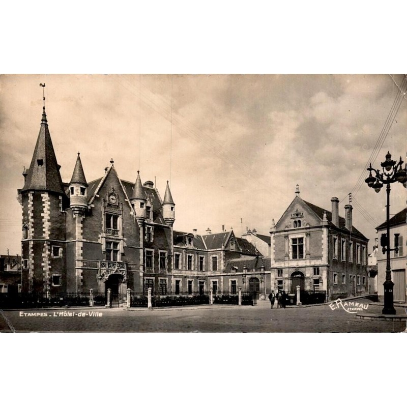ETAMPES - L'Hôtel de Ville
