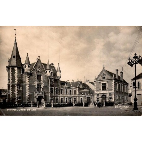 ETAMPES - L'Hôtel de Ville