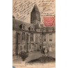 Carte postale ancienne Méry-sur-Oise Val-d'Oise un coin de la cour du Château de Méry