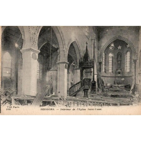 Carte postale ancienne Soissons intérieur de l’église Saint-Vaast Aisne