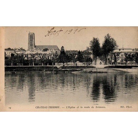 Carte postale ancienne Château-Thierry l’église et la route de Soissons Aisne