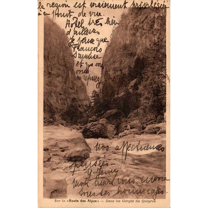 Carte postale ancienne Seyne-les-Alpes vue générale vieux fort montagne de Chabanon Alpes-de-Haute-Provence