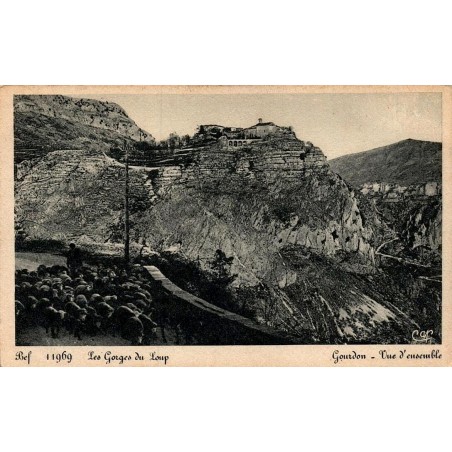 Carte postale ancienne Gourdon vue d’ensemble des Gorges du Loup Alpes-Maritimes