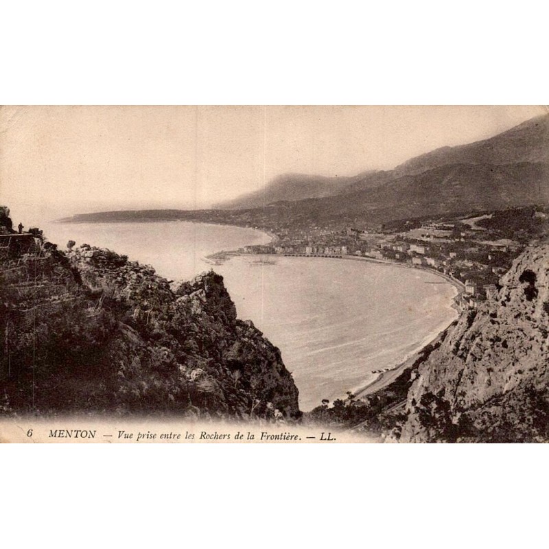 Carte postale ancienne Menton vue prise entre les rochers de la frontière Alpes-Maritimes LL