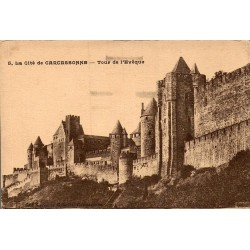 Carte postale ancienne Carcassonne Tour de l’Évêque cité médiévale Aude