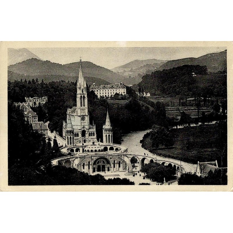Carte postale ancienne Lourdes – La Basilique vue depuis le Château Fort