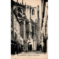 Carte postale ancienne Narbonne entrée du Saint-Just Aude