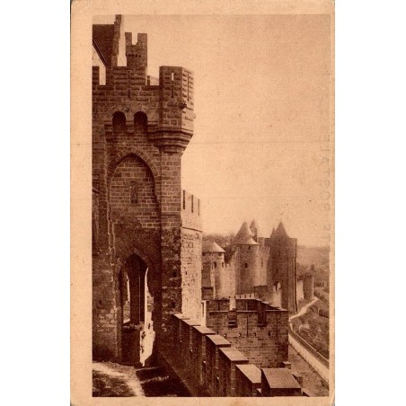 Carte postale ancienne Carcassonne défenses du château échauguette Aude