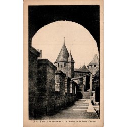 Carte postale ancienne Carcassonne couloir porte d’Aude