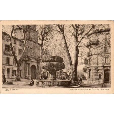 Carte postale ancienne Salon-de-Provence place fontaine tour horloge