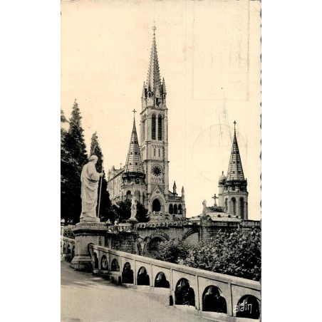 Carte postale ancienne Lourdes – La Basilique et la Montée du Rosaire