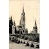 Carte postale ancienne Lourdes – La Basilique et la Montée du Rosaire