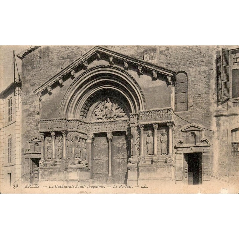 Carte postale ancienne Arles Cathédrale Saint-Trophime portail LL