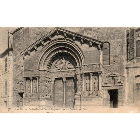 Carte postale ancienne Arles Cathédrale Saint-Trophime portail LL