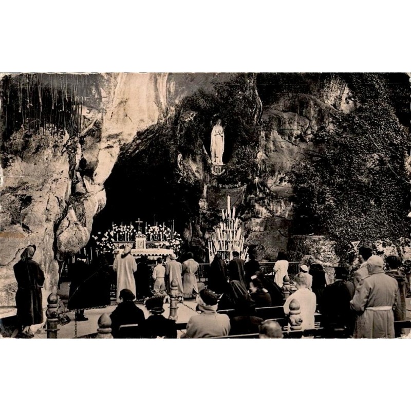 Carte postale ancienne Lourdes – La Grotte Miraculeuse de Massabielle