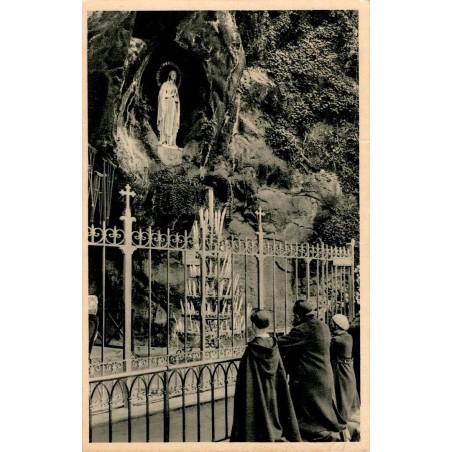 Carte postale ancienne Lourdes – La Grotte de Massabielle