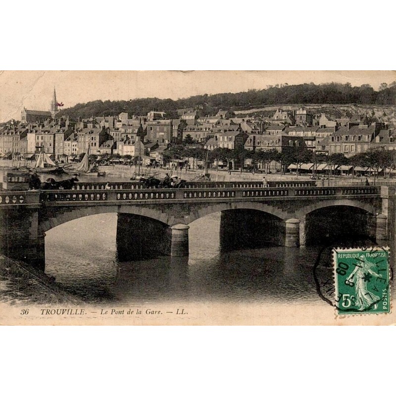 Carte postale ancienne Trouville-sur-Mer Pont de la Gare LL