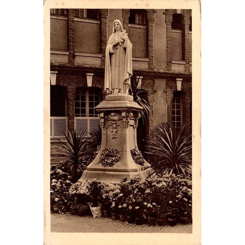 Lisieux Statue Sainte-Thérèse Carmel CPA ancienne