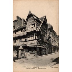 Carte postale ancienne Lisieux vieilles maisons Grande Rue Calvados CPA collection