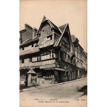 Carte postale ancienne Lisieux vieilles maisons Grande Rue Calvados CPA collection