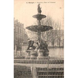 Carte postale ancienne Bourges fontaine place de l’Arsenal Cher CPA collection