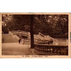 Carte postale ancienne de Dijon représentant le Square Darcy en Côte-d'Or durant la Belle Époque