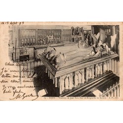 Carte postale ancienne de Dijon représentant le tombeau de Jean Sans Peur et Marguerite de Bavière au musée