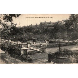 Carte postale ancienne de Dijon représentant le Square Darcy en Côte-d'Or durant la Belle Époque