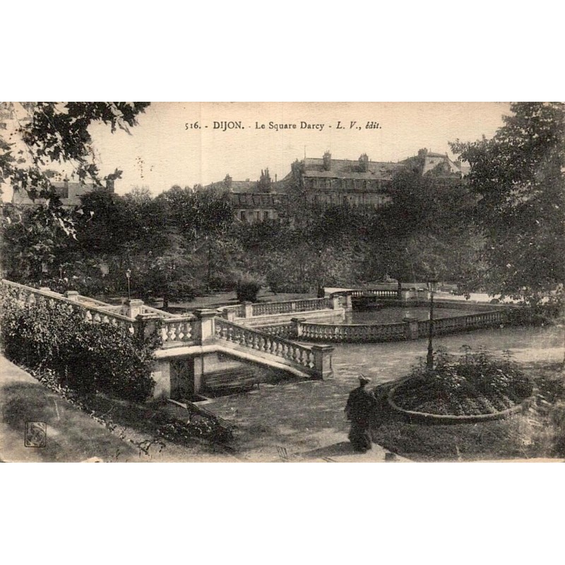Carte postale ancienne de Dijon représentant le Square Darcy en Côte-d'Or durant la Belle Époque