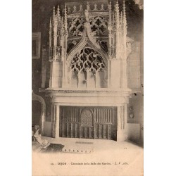 Carte postale ancienne de Dijon représentant la cheminée de la Salle des Gardes au palais des ducs de Bourgogne