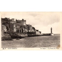 Carte postale ancienne de Saint-Brieuc représentant Le Légué et la pointe du phare dans les Côtes-d'Armor