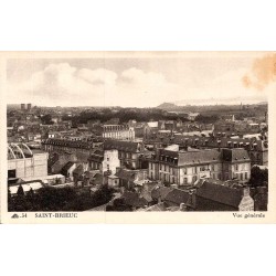 Carte postale ancienne de Saint-Brieuc représentant une vue générale de la ville en Bretagne