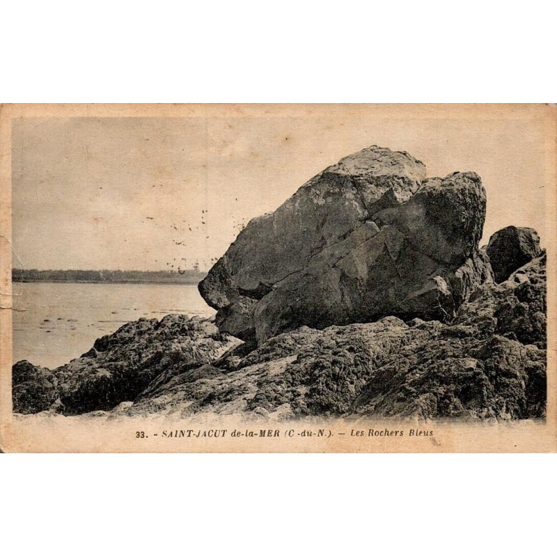 Carte postale ancienne de Saint-Jacut-de-la-Mer représentant les Rochers Bleus sur la côte bretonne