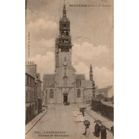 Carte postale ancienne de Landerneau représentant le clocher de l’église Saint-Houardon dans le Finistère