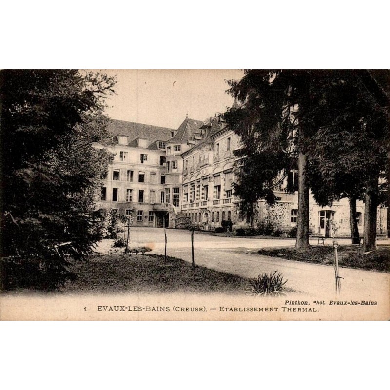Carte postale ancienne d’Évaux-les-Bains représentant l’établissement thermal dans la Creuse