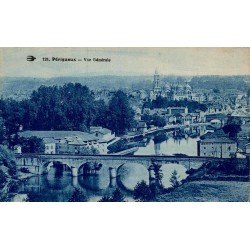 Carte postale ancienne de Périgueux représentant une vue générale panoramique de la ville en Dordogne