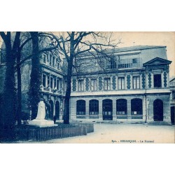 Carte postale ancienne de Besançon représentant le Kursaal et la salle de spectacle en Franche-Comté