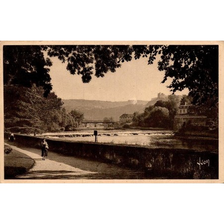 Carte postale ancienne de Besançon représentant la promenade Micaud et les rives du Doubs au barrage
