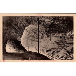 Carte postale ancienne – Le Mas d’Azil, sortie de la grotte en amont