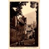 Carte postale ancienne de Besançon représentant la rue du Chambrier dans le centre historique du Doubs