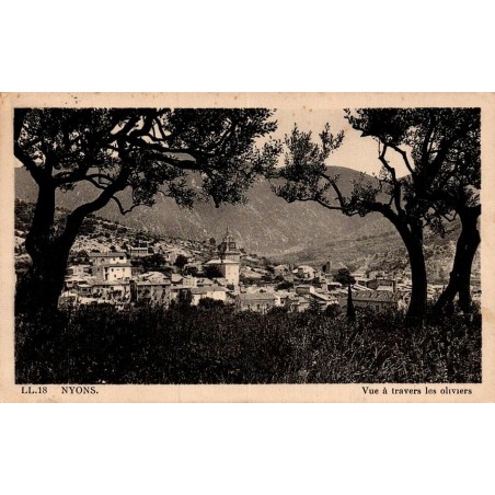 Carte postale ancienne de Nyons montrant un panorama à travers les oliviers dans la Drôme provençale