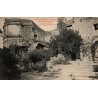 Carte postale ancienne de Grignan montrant l’escalier d’honneur et la façade François Premier du château dans la Drôme
